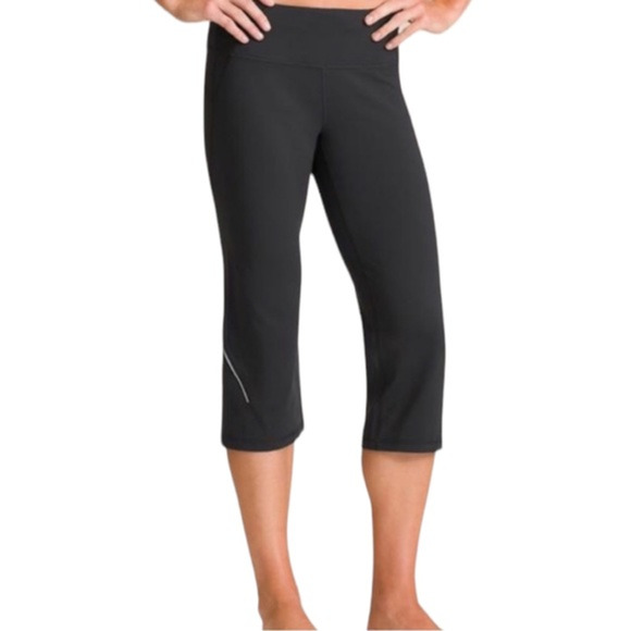 ATHLETA ‎ Power Kick Wide Leg Capris Leggings Black Size Small - Picture 1 of 11